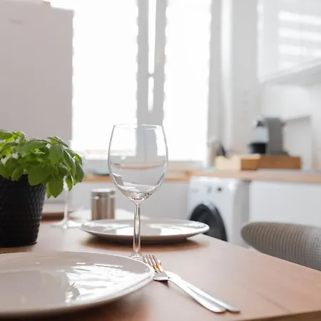 Spacious, Quiet And Bright Apartment, Close Center - Backyard Parking - Mokotow アパート ワルシャワ