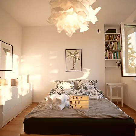 公寓 Spacious, Quiet And Bright Apartment, Close Center - Backyard Parking - Mokotow *