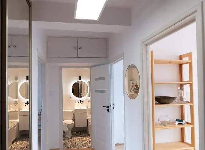 Lejlighed Spacious, Quiet And Bright Apartment, Close Center - Backyard Parking - Mokotow *