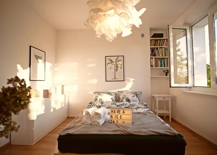 شقة Spacious, Quiet And Bright Apartment, Close Center - Backyard Parking - Mokotow *